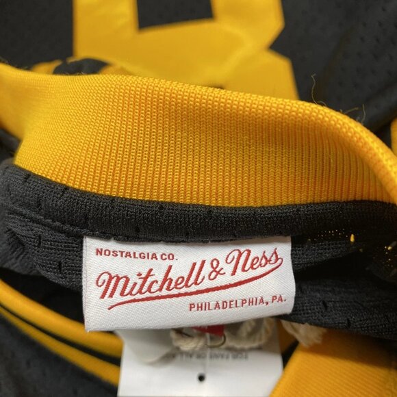 Mitchell & Ness Men’s Pittsburgh Pirates Willie Stargell Batting Practice Jersey - Picture 3 of 12